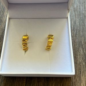 Saint Valentine Franca Hoops Gold